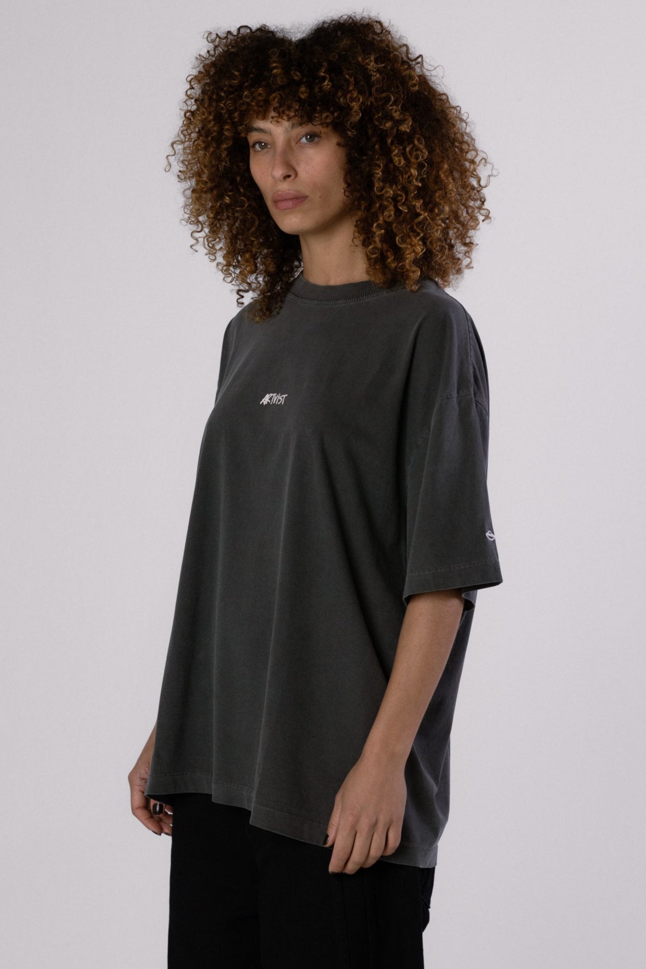 CHEST LOGO ERA TEE ESSENTIAL - STONED PIRATE BLACK