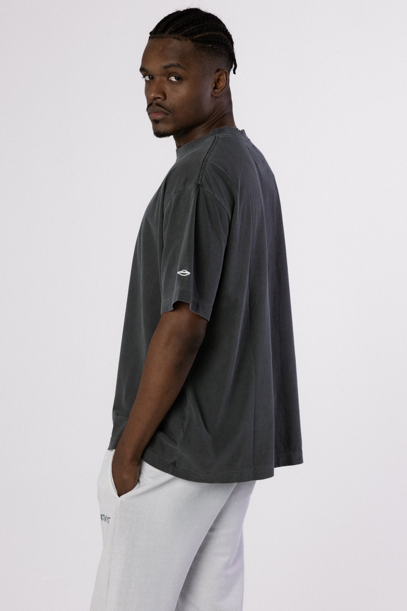 CHEST LOGO ERA TEE ESSENTIAL - STONED PIRATE BLACK